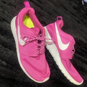 Nike Roshe One Youth Size 7.5Y US Pink Running Sneaker Shoes